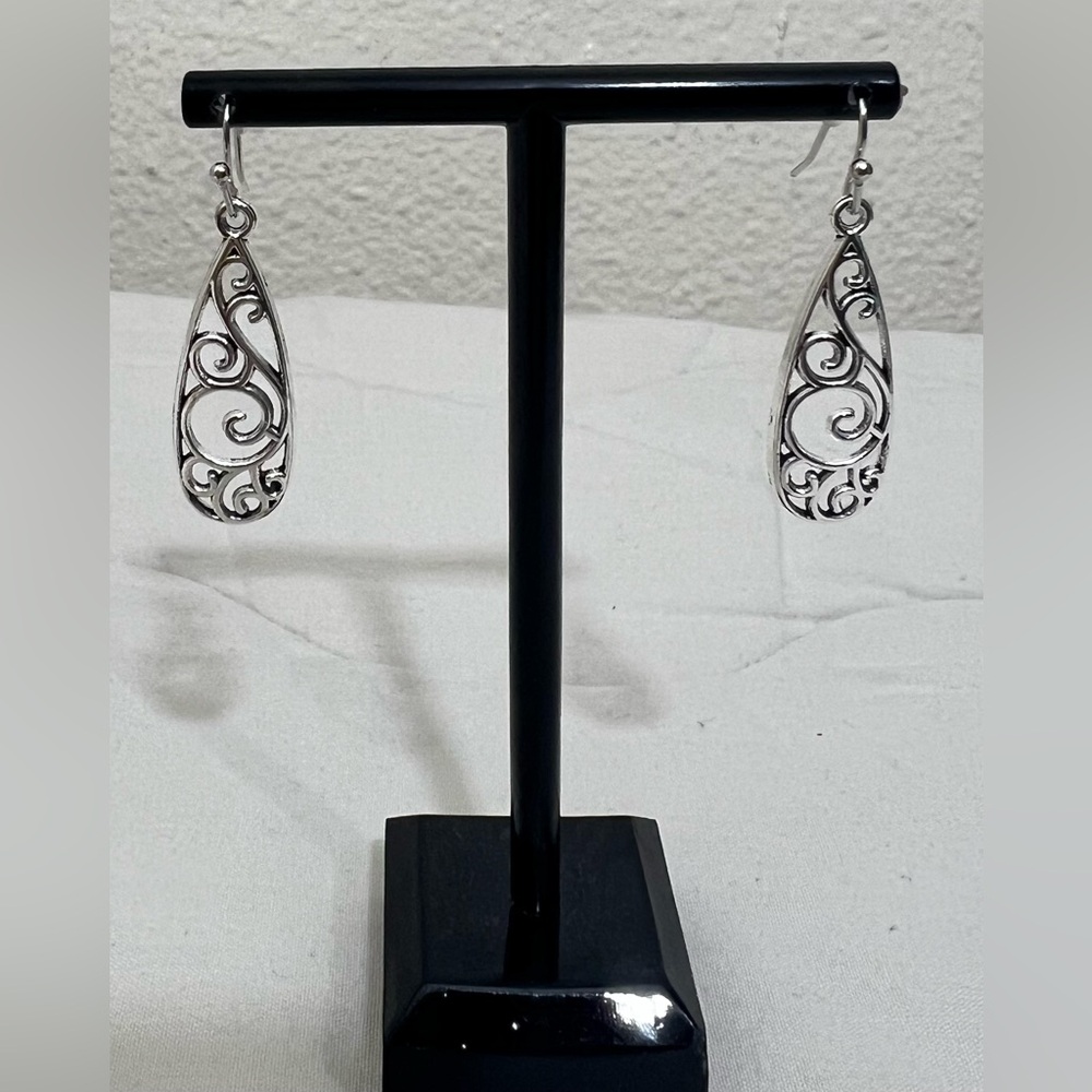 NWOT Silver Filigree Carving Teardrop Earrings